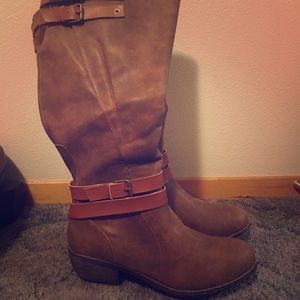 NWOT Size 11W Avenue Boots